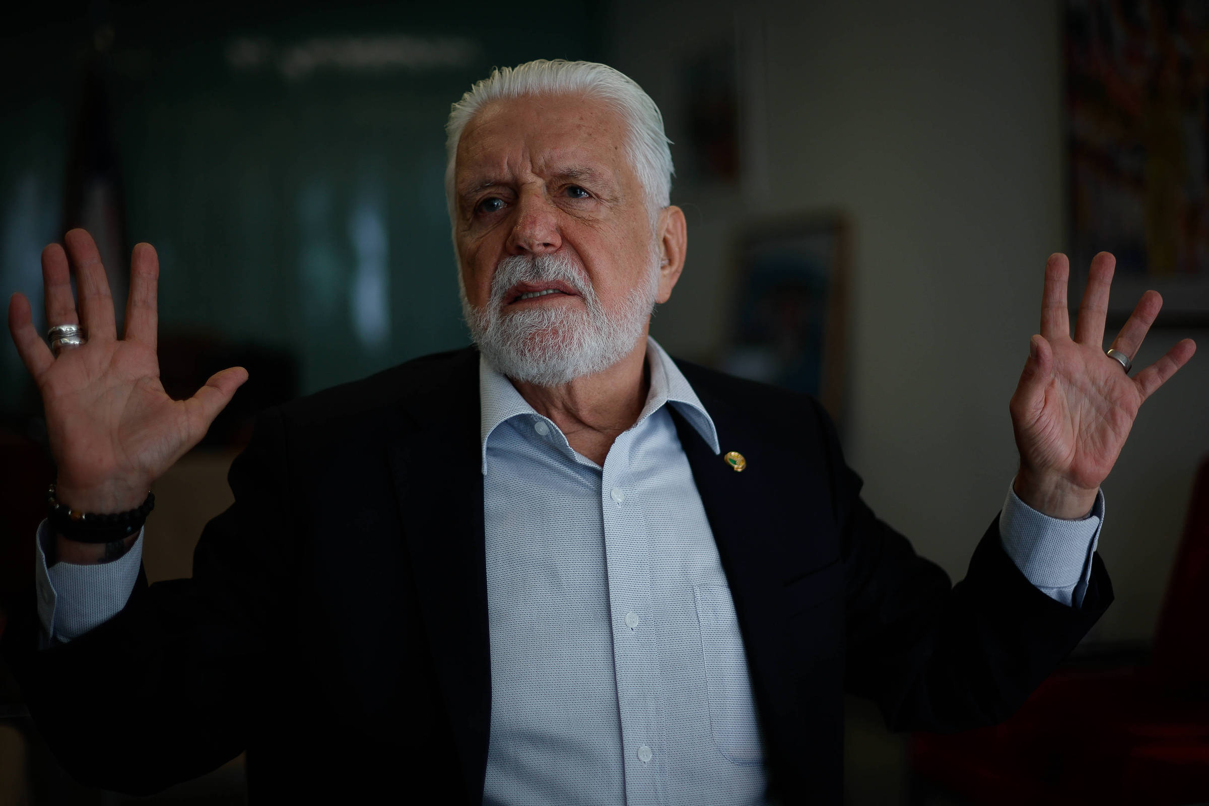 Jaques Wagner admite ligação com ex-sócio do Banco Master e critica atuação da PF em operação contra ele