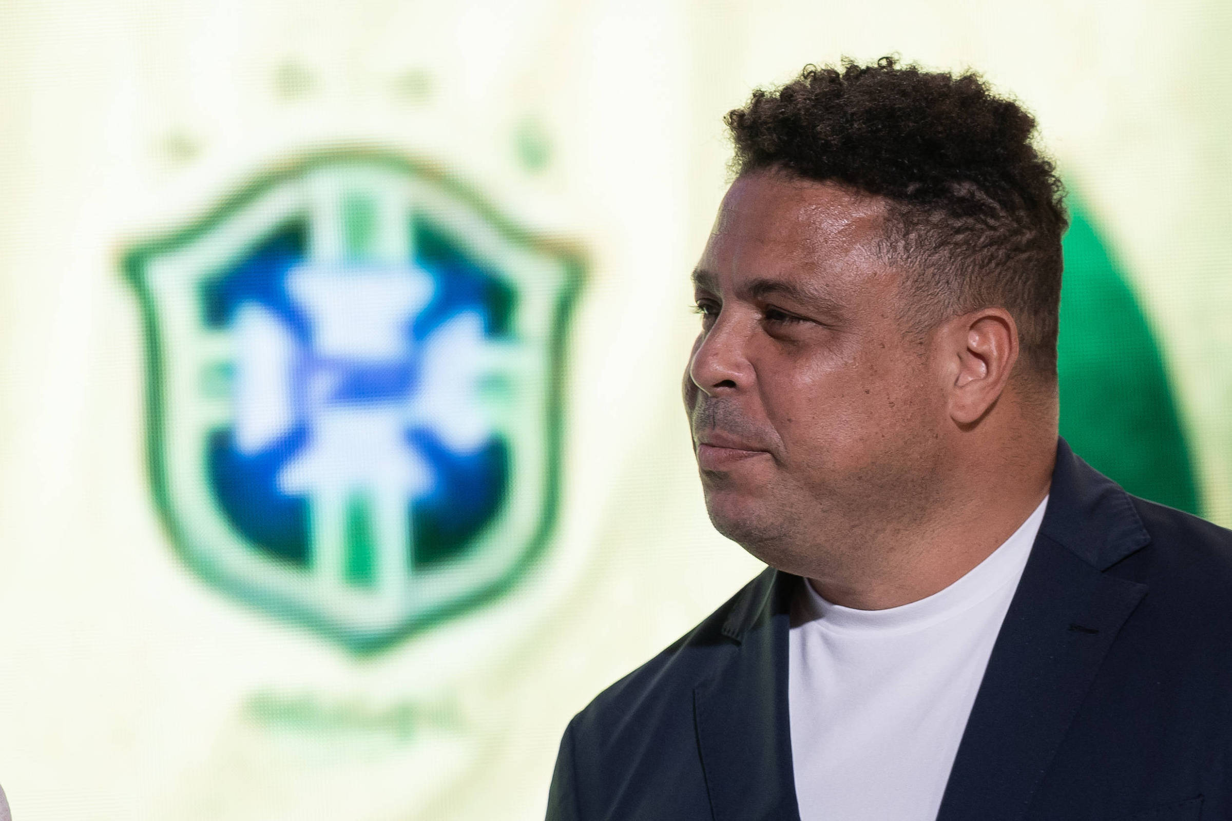 Ronaldo afirma que Messi é genial, mas não sabe se é melhor que Maradona