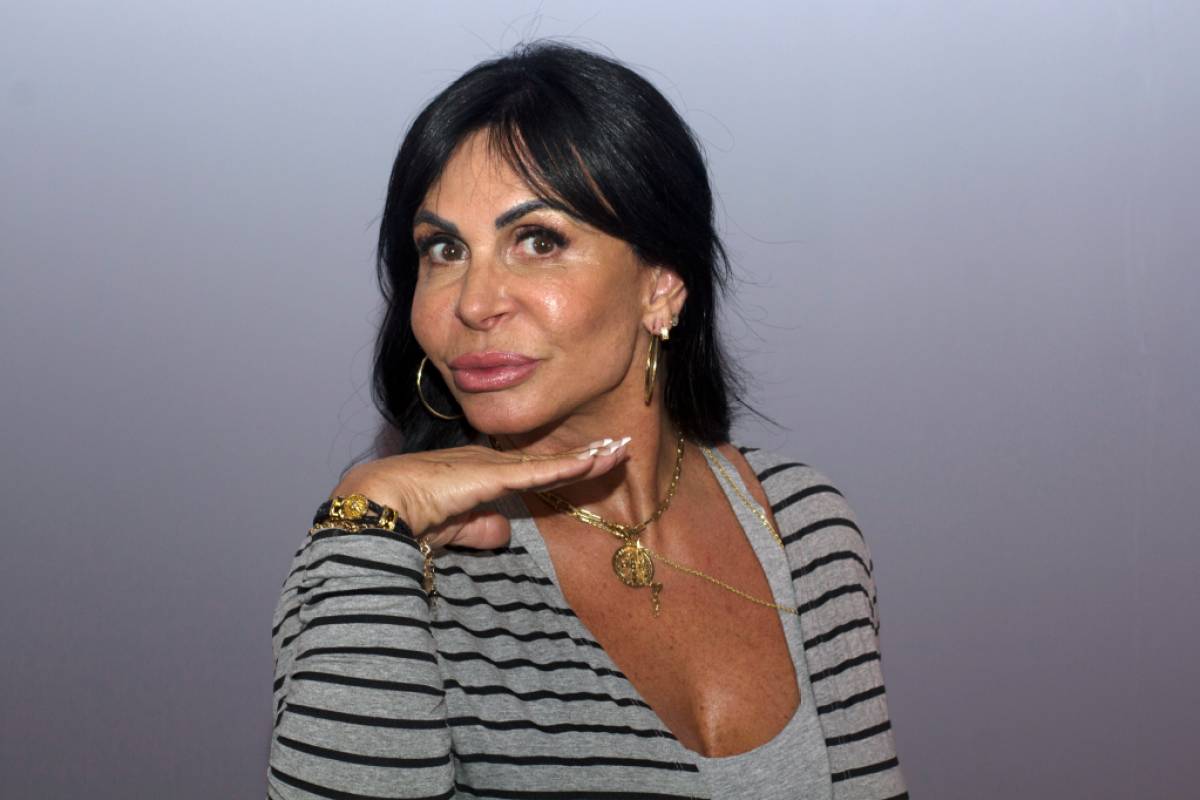 Gretchen chama atenção com lingerie para o Dia dos Namorados