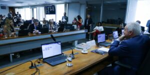 Senado define cronograma para PEC que acaba com escala 6×1