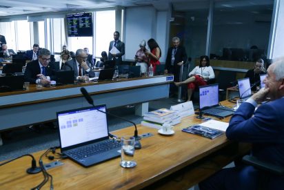 Senado define cronograma para PEC que acaba com escala 6x1